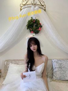 云盘泄密 网上大神”一少”重金定制极品美女举牌