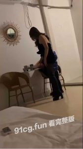 【云盘泄密】山东青岛极品少妇约炮还带儿子 震惊世人