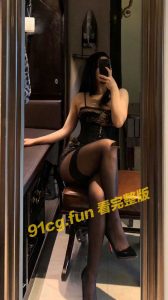 【国产流出】健身母狗”凯妮” 被金主爸爸调教上班露出