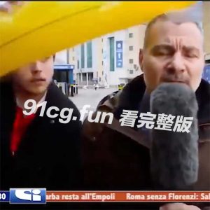 管好你的香蕉！调皮青年硬督光头佬惨遭毒打