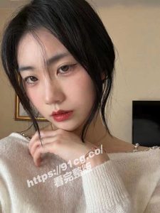 【重磅流出】微博欧美系主播”小奶牛”露脸定制视频