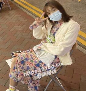 【独家新闻】香港妙龄女旺角「卖身葬父」索价30万元惹路人围观