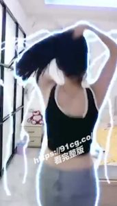 极品巨乳！清纯G奶女孩在家全裸热舞美白大乳晃晕全场