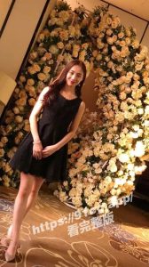 重磅泄密!!反差婊极品瑜伽老师”林依婷”清纯女神沦为骚母狗