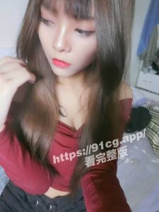 【反差婊子】苗条刺青小妹公交车露出WC全裸展示家中自慰