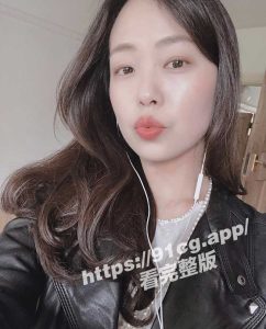 国产流出!!高颜值英文老师和洋棍男友私下反差面曝光