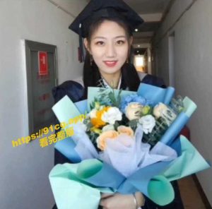 校园热流！贵州师大惊爆大四清纯美女毕业前与教授偷情吃屌认真吞舔