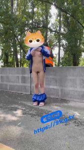 郑州七中 女学生课下玩露出练胆量  私拍视频流出