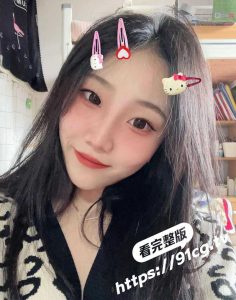 反差女大学生骚操作 双手吃鸡 双脚帮男朋友足交 游戏结束开始实战！