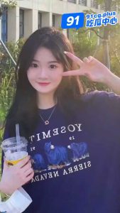 大吉大利 上课吃鸡～华中师范大学宋茜娜 和男友在学校操场露出口交 被学校通报 影响恶劣开除学籍