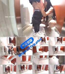 绿帽大神新作～帮妻子约了两个单男 商场卫生间肆意挥洒汗水和体液【一次看到爽】