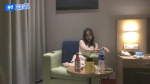 拉良家下水～和微醺良家少妇“玩游戏”  一步步挑逗拉下水  周末看片必备【57分钟完整视频】