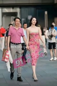 【离了大谱】中石油大瓜胡继勇居然是被包养的, 年轻富婆与老Baby的狗血剧情！全网最全富婆露点照被曝光