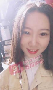 巨乳女友效仿【张柏芝】玩角色扮演  jc制服超刺激  后入的叫声都让邻居来敲门了