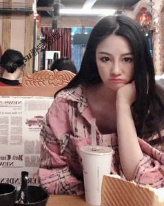 環球超模中國區冠軍黃芬被攝影師偷拍流出