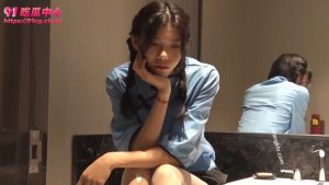 【民国女学生反差风】极品反差女神「饭团」穿越民国白丝露穴  摄影师这是要干什么？