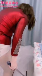 【儿子 我要】吃着伟哥操着妈 “你爸买的内衣都穿给你看了”