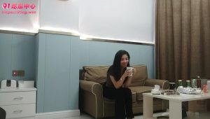 【少妇配酒越喝越有】28岁白领丽人，一桌啤酒喝完，激情开战