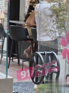 【色情咖啡屋】广州方块咖啡文冲旗舰店内女服务被谴责着装暴露疑似色情营销  认证物证俱在！