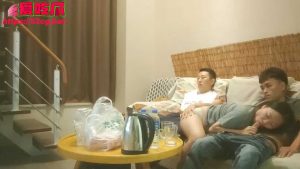 两兄弟换妻系乱伦 来家里和哥哥的老婆做爱 还需要我调教吗？真会玩