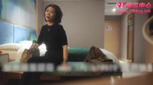 口爆绝活老阿姨  气质这一块拿捏的死死的 想必年轻的时候也是一个大美女