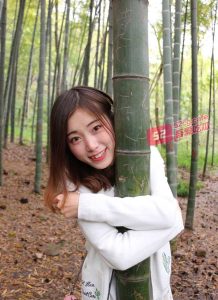 天津财经大爆：大二母狗吴晶晶被大一摄影学弟中出，请多给我点，不要停。