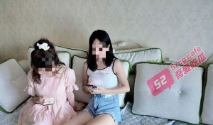 【一会爸爸回来了快点】乱伦兄妹 妹妹回到家被禽兽哥哥按到墙上 就这样输出？