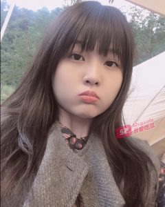 【极品嫩穴少女】鲍鱼掰开粉嫩多汁，清纯甜美外表性爱反差感十足  原视频曝光 ，露脸才是王道！