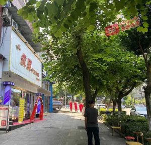 【这钱我不挣了】 重庆市女大学生求职惨遭失身    “按一下，我给你加100块钱哦”