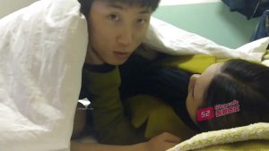 【少妇遇到饥渴小伙】 小伙旅店约炮丰满少妇   ’你看你的淫水，讨厌，那是你的’