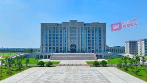 大学军训再起波澜！ 山东外事职业大学威海校区  女学生与教官凉亭幽会观音坐莲！