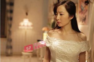 【换妻天花板2.0】45岁老男人带着小娇妻第一次参加换妻聚会  ‘哦，原来你是带套就硬不起来哦’