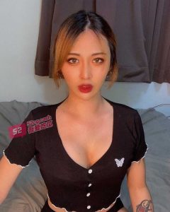 【揭秘流量奥秘！】台湾网红张妍全网自曝与男友性爱视频  ‘主打一个网红含屌技术大比拼‘