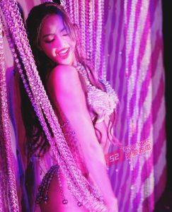 Lisa疯马秀巴黎3 天 5 场演出完全版，性感三点震撼场面引爆眼球！高清无码福利大放送，吃瓜群众大饱眼福！