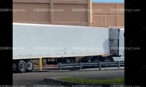 歪果 货车师傅 脾气特别倔 拉断了 “后桥”