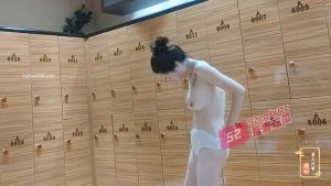 【温泉洗浴的春光】 丰臀美乳大饱眼福  私房大神失联前留下的最后一部作品 20 分钟完整版