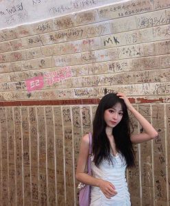 长沙理工大学 21 岁校花曹蓉 白天上学 晚上兼职接客 口爆内射野战 只要钱到位 姿势全都会！