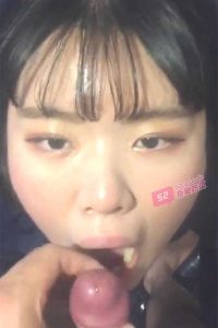 江西女子学院何敏被男友曝光  在校期间口爆时 口中溢出汁液拉丝淫靡至极 这精液整得有点上头 ！