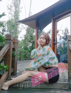 网友投稿 巨乳骚货 林雨汐  白天吃烧烤，晚上吃鸡吧  露头口交人间极品美食原视频流出