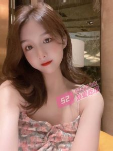 【性感尤物女神流出】巅峰女神顶级精品  外表有多端庄私下就有多淫荡  ‘轻点拍，屁股都肿了’