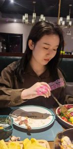 【我是一个小母狗】西安反差婊何雯雯 不管外表多精致 都是一条听话的小母狗