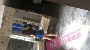 【商场女厕偷拍】商场女厕隔板缝中连续偷拍数位漂亮小姐姐方便  拍脸又拍逼太顶了，瓜友慎入！