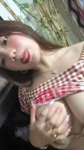 大奶萝莉抖音混剪，这呻吟声可以听一年，有你喜欢的那一对奶吗！