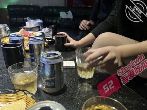 【亲姐弟乱伦】缓刑三年 无怨无悔 KTV 包间真实强上醉酒亲姐！哭的撕心裂肺全程喷水！（内射露脸）