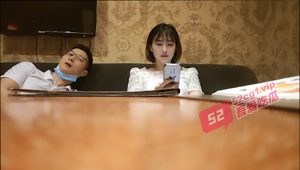 换妻系列 — 两个极品人妻， 互抠骚穴，声声淫叫激起两个男人的欲望，各自用肉棒征服对方老婆！