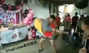 给大家表演一支舞，名叫番茄炒蛋