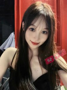 江南影视艺术学院李诗琪极品反差学生妹 自慰棒插逼样样精通 被男友无套爆插 叫声迷人