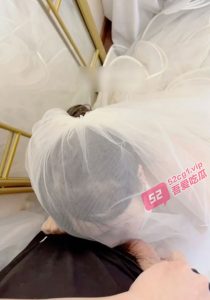 【准新娘的疯狂夜】粉丝定制私拍 穿婚纱被爆操正爽的时候 老公电话打过来被吓喷水！