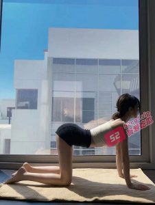 辽宁骚货女主播 花开富贵 还是一个瑜伽老师 加粉丝自拍自慰 这身材那个男人受得了？