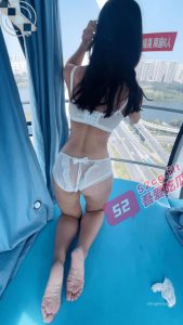 大神强上女房东后续！两天操她五次，胆大包天在摩天轮高空中操她，吃饭又忍不住操 内射！